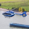 Hubschrauber über dem Rhein