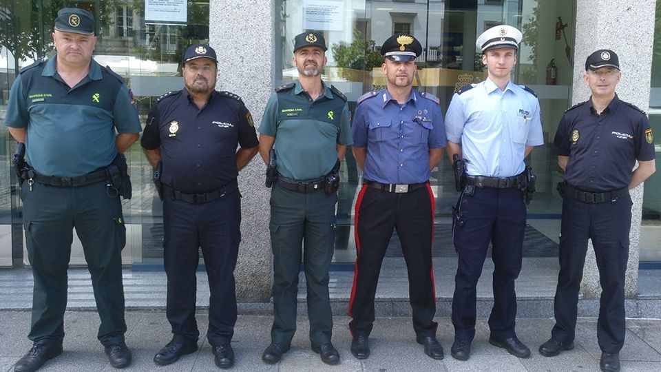 v. l. n. r. : Guardia Civil, Cuerpo Nacional de Policia, Guardia Civil, Carabinieri, Polizei NRW, Cuerpo Nacional de Policia 