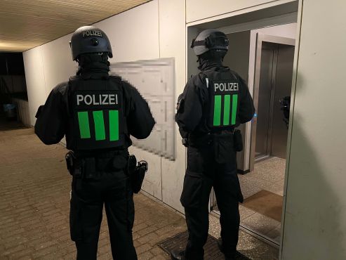 Bild von den Durchsuchungen in Bonn-Medinghoven