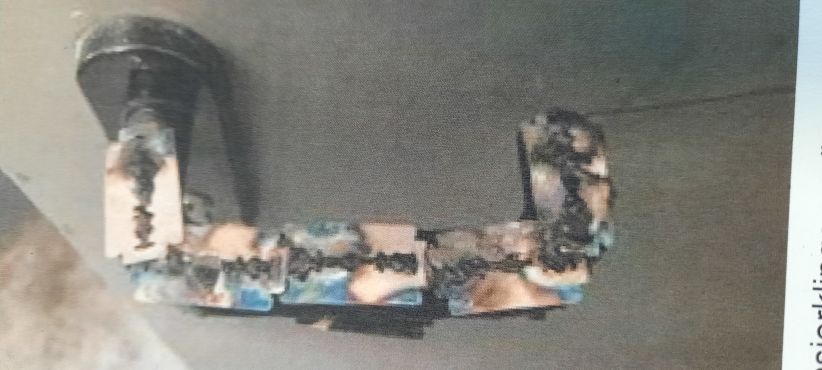 Bild der Rasierklingen an der Türklinke